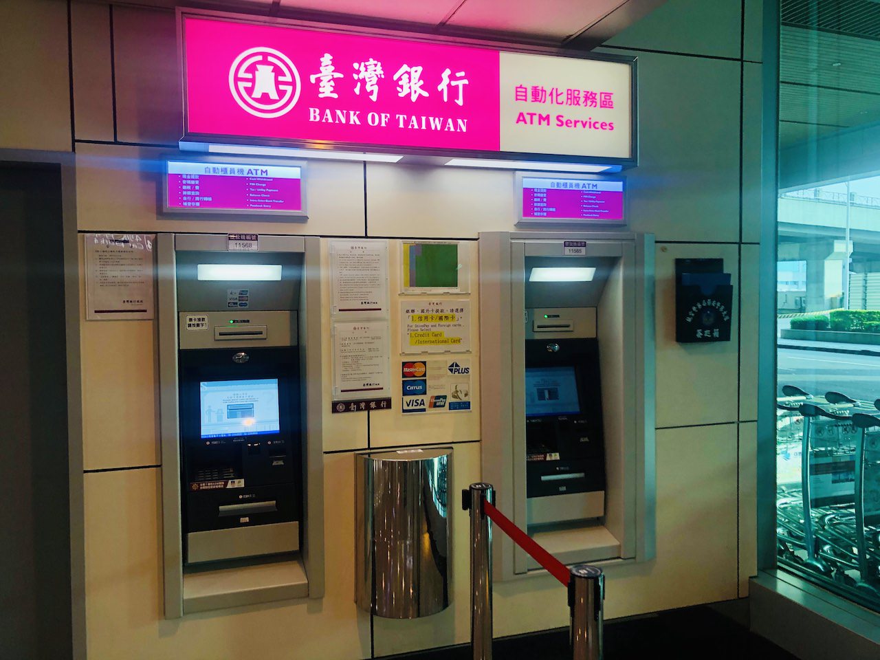 桃園空港の台湾銀行のATM